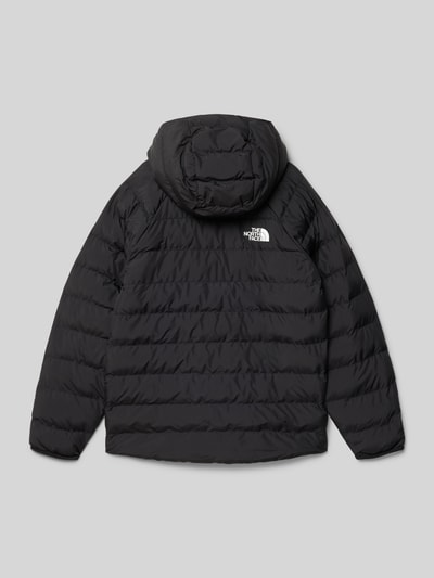 Produktfoto, Kurtka pikowana z kapturem i logo od The North Face, krój regular fit, funkcja dwustronna, czarna, długość tyłu w rozmiarze M: 61 cm, szerokość ramion w rozmiarze M: 24 cm, długość rękawów w rozmiarze M: 63 cm