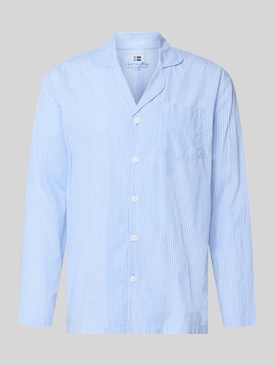 Produktfoto, Pyjama-Oberteil aus reiner Baumwolle von Christian Berg Men mit feinen blauen und weißen Streifen, Regular Fit, Reverskragen, durchgehende Knopfleiste, aufgesetzte Brusttasche, langärmliges Design