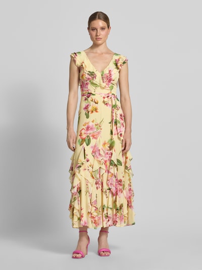 Frauenmodel trägt Maxikleid mit Volants und Bindegürtel von V by Vera Mont aus Chiffon im Allover-Look mit V-Ausschnitt, Ganzkörperansicht von vorne
