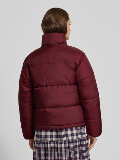 Review Kurtka pikowana z wyhaftowanym logo Rdzawoczerwony 5