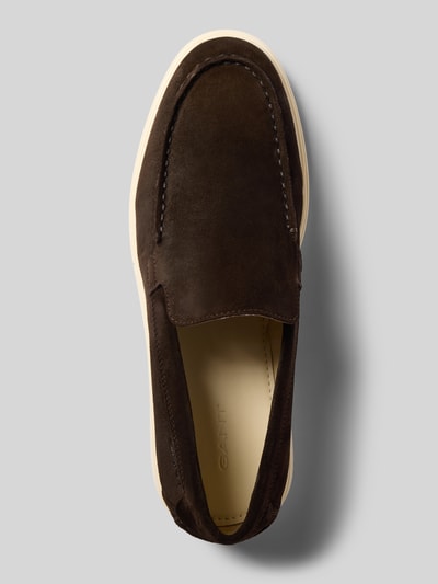 Produktfoto, Loafers aus Leder Modell 'Boery' von Gant, naturalna skóra, zaokrąglony czubek, zakładana przez głowę, gumowa podeszwa, wysokość obcasa: 3 cm, wysokość cholewki: 7 cm, szerokość w rozmiarze 44: 5 cm, ciemnobrązowa cholewka, jasno beżowa podeszwa, widoczna tekstura skóry