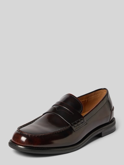 Produktfoto, Loafer aus echtem Rindsleder Modell 'STEVEN' von Vagabond in brauner Lacklederoptik mit runder Schuhspitze und Blockabsatz.