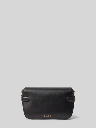 Produktfoto, Crossbody Bag mit Label-Detail von Lauren Ralph Lauren aus schwarzem Rindsleder mit Umschlag, abnehmbarer Schulterriemen, Hauptfach, Breite 18 cm, Länge 13 cm, Tiefe 5 cm, Riemenlänge 108 cm.
