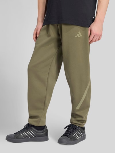 adidas Sportswear Relaxed Fit Sweathose aus Baumwoll-Mix  Oliv 4