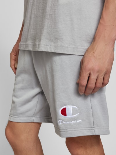 CHAMPION Sweatshorts mit Logo-Stitching und elastischem Bund Hellgrau 3