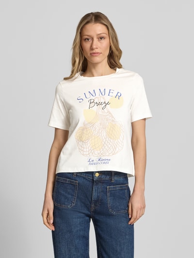 Frauenmodel trägt T-Shirt mit Motiv-Print und Rundhalsausschnitt von Christian Berg Woman Selection, Reine Baumwolle, Regular-Fit, Rückenlänge 55 cm bei Größe 36, cremefarben mit buntem Motiv-Print, Ganzkörperansicht von vorne.