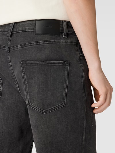 REVIEW Jeansshorts mit Label-Patch Graphit 3