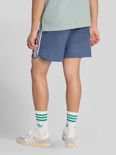 adidas Originals Relaxed Fit Shorts mit Baumwoll-Anteil Rauchblau 5