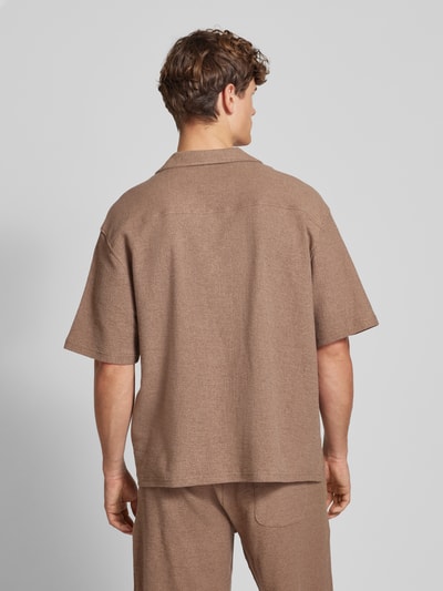 REVIEW Koszula casualowa o kroju relaxed fit z fakturowanym wzorem Ziemisty brązowy 5