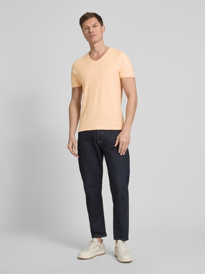 MCNEAL T-Shirt mit V-Ausschnitt Apricot 1