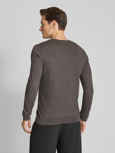 SELECTED HOMME Sweter z dzianiny o kroju regular fit z czystej bawełny model ‘BERG’ Jasnobrązowy 5