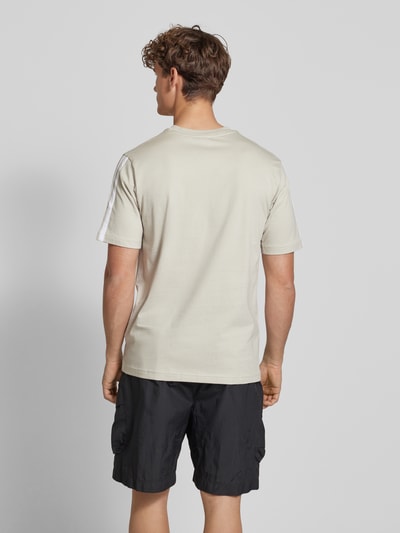 adidas Sportswear T-shirt met labelstitching Zand - 5