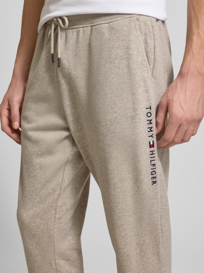 Tommy Hilfiger Regular fit sweatbroek van katoenmix Offwhite gemêleerd - 3