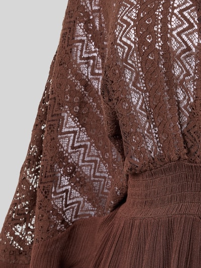 Produktfoto, brązowa koronka o geometrycznym wzorze, teksturowana tkanina, Strandkleid mit Spitze Modell 'Mayumi' von LASCANA