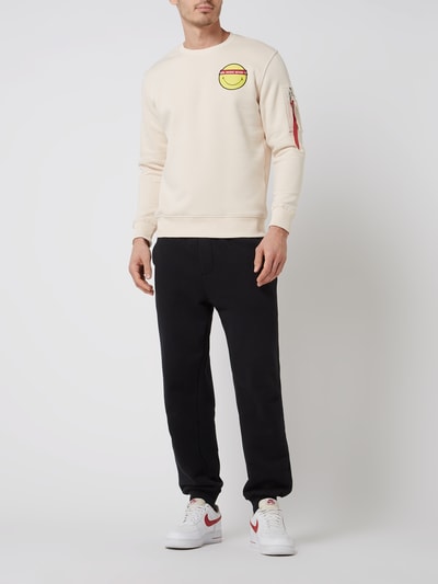 Alpha Industries Sweatshirt mit Ärmeltasche - Alpha Industries-Smiley® x P&C – Exklusiv bei uns  Offwhite 1