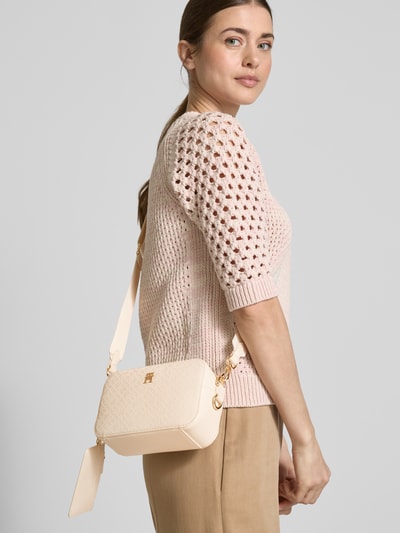Tommy Hilfiger Kameratasche mit großflächiger Logo-Prägung Beige 1