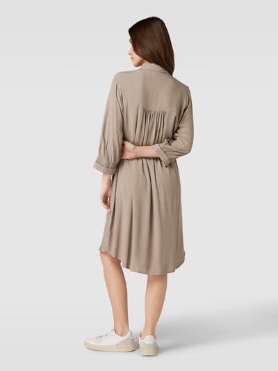 Soft Rebels Sukienka koszulowa o długości do kolan z wiązanym paskiem model ‘Elianna’ Błotnisty 5