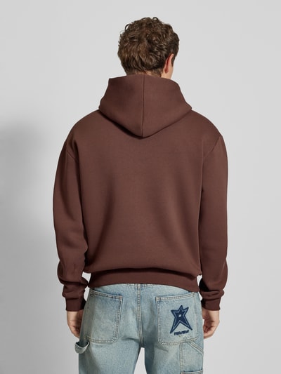 REVIEW Hoodie met labeldetail Donkerbruin - 5