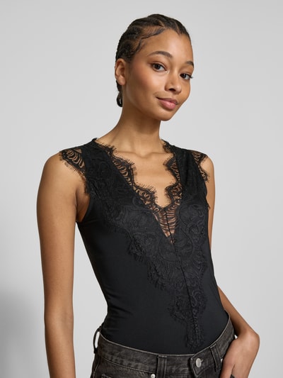 Pieces Top mit Spitzenbesatz Modell 'Ilu' Black 3
