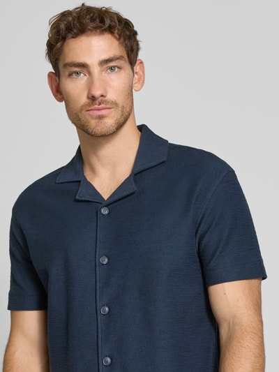 JOOP! Collection Koszula casualowa męska JOOP! Collection;Czysta bawełna;Krój regular fit;Model ‘Pedro’;Kołnierz z połami;Listwa guzikowa;Długość tyłu w rozmiarze M: 72 cm;Szerokość ramion w rozmiarze M: 54 cm;Długość rękawa w rozmiarze M: 23 cm Granatowy 3