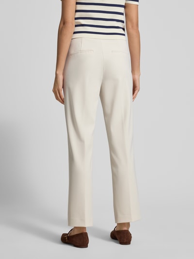 Frauenmodel trägt Stoffhose mit elastischem Bund Modell 'RENEE' von Raffaello Rossi in Beige, gerader Schnitt, Material-Mix, Ganzkörperansicht Rückansicht.
