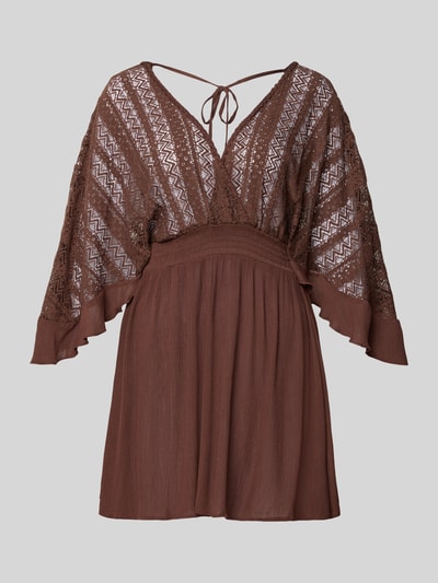 Produktfoto, brązowe Strandkleid mit Spitze Modell 'Mayumi' von LASCANA, taliowany krój, dekolt w serek, koronkowe zdobienia, teksturowany materiał