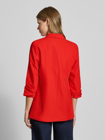 Frauenmodel trägt Regular Fit Longblazer mit Viskose-Anteil Modell 'BOSELLA' von Pieces, Optik: Unifarben, Reverskragen, Schulterpolster, 3/4-Arm mit gerafftem Ärmelabschluss, Materialverarbeitung: Webstruktur, Ganzkörperansicht Rückansicht.