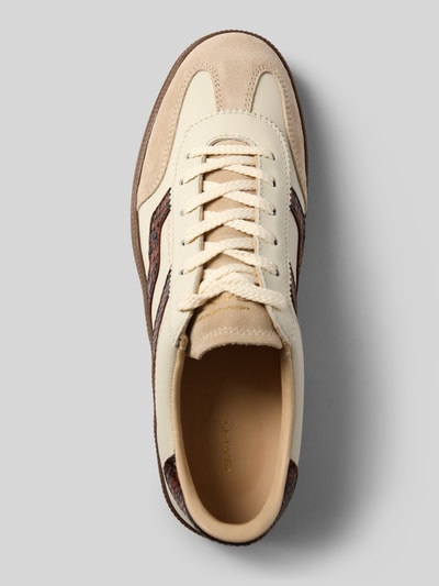 Produktfoto, Sneaker aus echtem Leder Modell 'Cuzima' von GANT für Damen, cremefarbene und braune Töne mit glatter und strukturierter Oberfläche