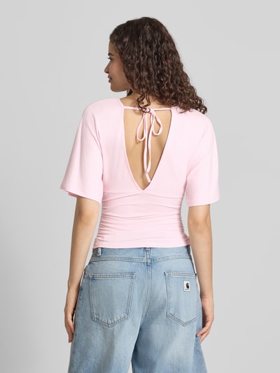 Gina Tricot Bluse aus Viskose-Mix mit V-Ausschnitt Hellrosa 5