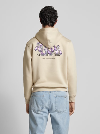 Alpha Industries Hoodie mit Label-Print Modell 'Studio Edition' Offwhite 5