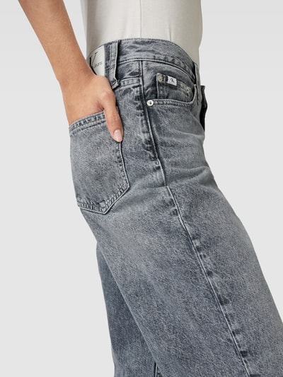 Calvin Klein Jeans Mom fit jeans in 5-pocketmodel, model 'MOM JEAN' Lichtgrijs - 3