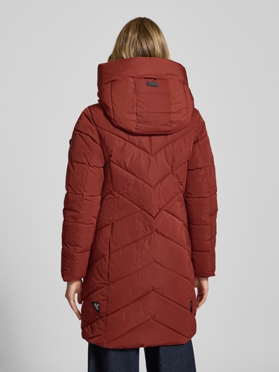 khujo Płaszcz pikowany o kroju regular fit z nadrukiem z logo model ‘Darka’ Ciemnoczerwony 5