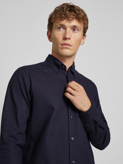 BOSS Orange Regular fit vrijetijdsoverhemd met button-downkraag, model 'Rickert’ Donkerblauw - 3