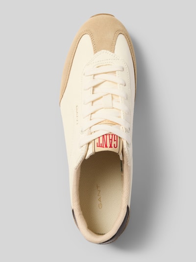 Produktfoto, Regular Fit Sneaker aus reinem Leder Modell 'Beja' von Gant in Creme mit Logo-Detail, abgerundete Passform, Detail Schafthöhe 8 cm, Schaftweite 10 cm, Absatzhöhe 2 cm bei Größe 40, Damen Sneaker