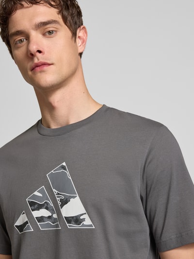 adidas Sportswear T-shirt met labelprint Middengrijs - 3