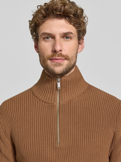 MCNEAL Slim Fit Strickpullover aus reiner Baumwolle mit Troyer-Kragen Taupe 3
