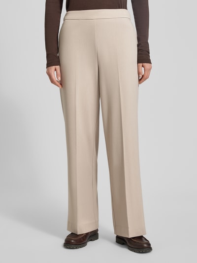 Frauenmodel trägt Wide Leg Hose mit Viskose-Anteil Modell 'EMMA-TARA' von Selected Femme, Optik: Unifarben, Passform: Wide Leg, Applikation: Label-Stitching, Bundabschluss: elastisch, seitliche Eingrifftaschen; Nahaufnahme Vorderansicht.