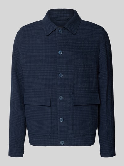 Produktfoto, Regular Fit Hemdjacke aus Leinen-Baumwoll-Mix von bugatti, krój regular fit, mieszanka lnu i bawełny, kołnierzyk typu kent, listwa guzikowa, kieszenie z patką, długość tyłu w rozmiarze 50: 67 cm, granatowy, faktura lekko widoczna, forma prosta