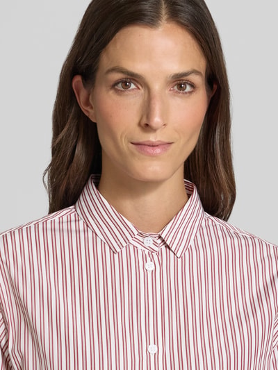 Vrouwenmodel draagt Regular Fit Hemdbluse im Allover-Look van windsor., puur katoen, overhemdkraag, knoopsluiting, Nahaufnahme bovenlichaam.