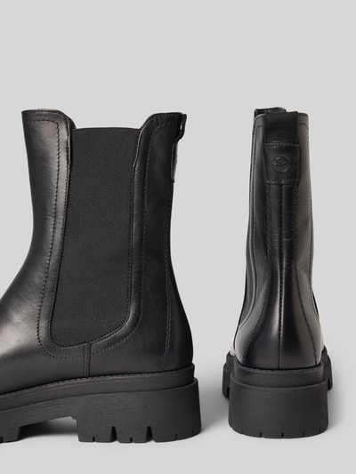 Produktfoto, schwarze Chelseas aus echtem Rindsleder von Tamaris mit glatter Textur und grober Sohle, Damen Chelseas von Tamaris.