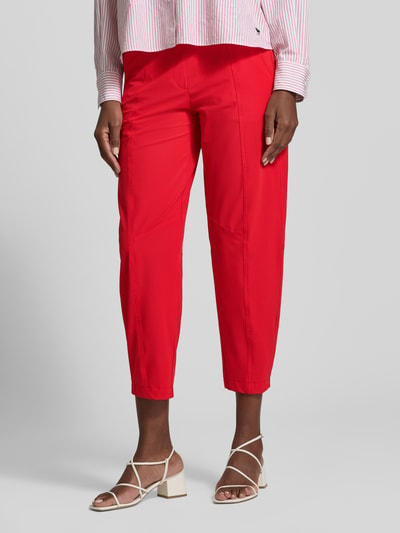 Vrouwenmodel draagt Slim Fit Hose mit elastischer Label-Bund Modell 'EDEN' van Cambio, unikleuren, cropped lengte, stretchmateriaal, steekzakken, elastische tailleband, vooraanzicht van het onderlichaam