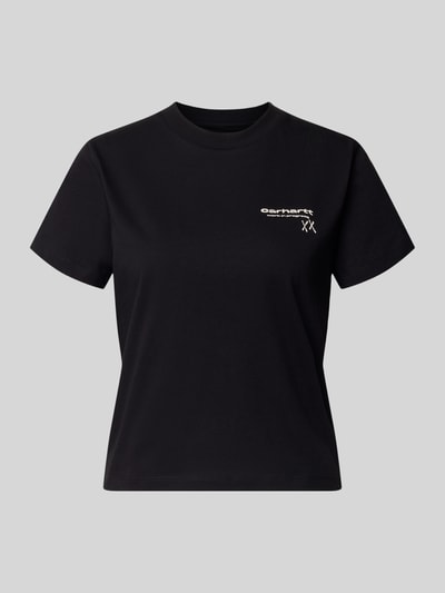 Produktfoto, T-Shirt mit Label-Detail von Carhartt Work In Progress in Schwarz, reine Baumwolle, gerader Schnitt, Rundhalsausschnitt, Rückenlänge 49 cm bei Größe S