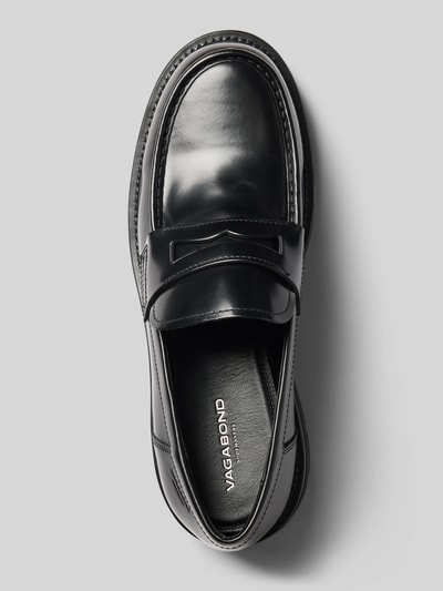 Produktfoto, schwarze glatte Oberfläche mit abgerundeten Kanten und markanten Nähten, Loafer aus echtem Rindsleder Modell 'CAMERON' von Vagabond, Herren Loafer von Vagabond