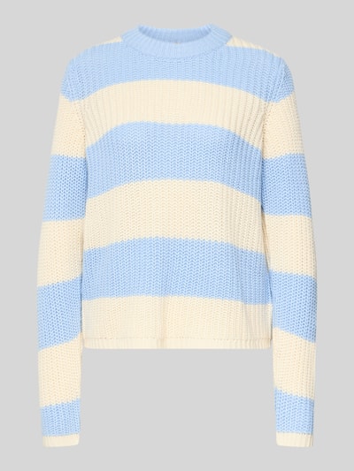 Produktfoto, Strickpullover mit gerippten Abschlüssen Modell 'REMONE' von Soyaconcept, lockerer Schnitt, Baumwoll-Mix, breite creme-blaue Streifen.