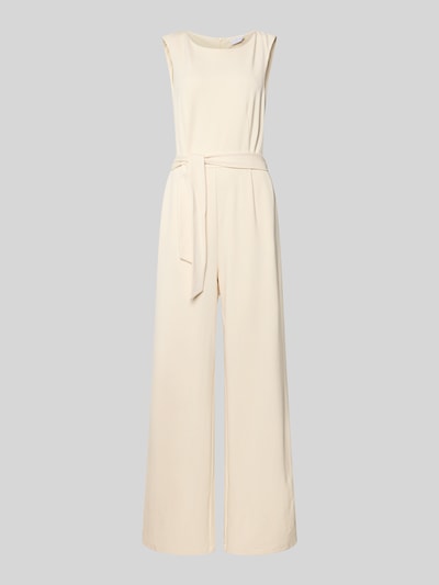 Produktfoto, kremowy Jumpsuit aus Viskose-Mix mit Bindegürtel od Jake*s Collection, krój regular fit, okrągły dekolt, z dodatkiem streczu, szerokość w rozmiarze 36: 30 cm, długość tyłu w rozmiarze 36: 40 cm, całkowita długość: 150 cm, długość wewnętrzna nogawki: 80 cm