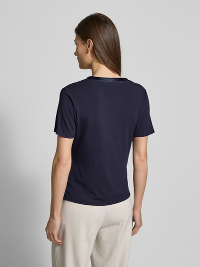 s.Oliver BLACK LABEL Regular Fit T-Shirt aus Viskose-Mix mit Satinausschnitt Marine 5