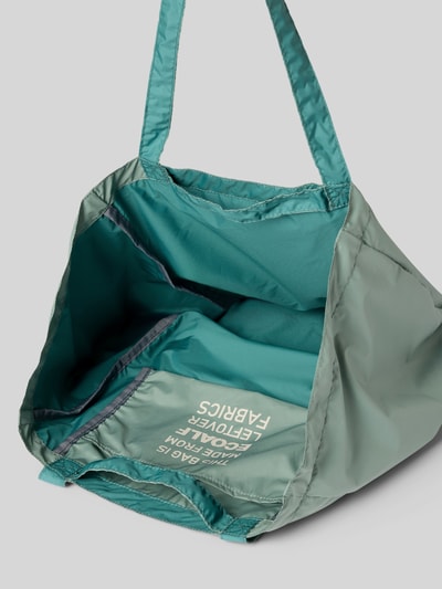 Produktfoto, Shopper mit Statement-Print Modell 'PACHO' von ECOALF aus türkisgrünem Material, offenes Hauptfach, Tragehenkel, glatte Textur, Breite 31 cm, Länge 38 cm, Tiefe 22 cm, Schulterriemen 64 cm