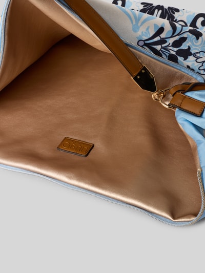 Produktfoto, Handtasche mit Tragehenkel Modell 'FOULARD' von Liu Jo White aus Satin mit Hauptfach, Label-Applikation, Reißverschluss, hellblaue und goldene Farbtöne, Maße: Breite 70 cm, Länge 40 cm, Tiefe 5 cm, Schulterriemen 38 cm, Damen Accessoire.