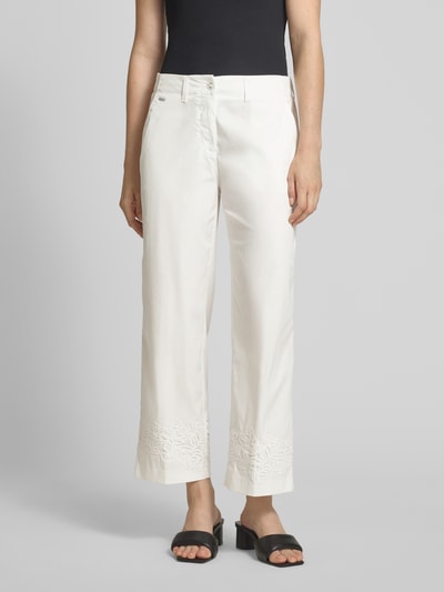 Brax Broek in verkorte pasvorm met labeldetail, model 'MAINE' Offwhite - 4