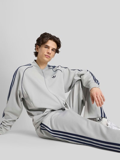 adidas Originals Loose Fit Sweathose aus Baumwoll-Mix  Hellgrau 5